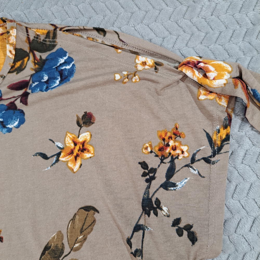 Lavish Beige Floral Short Sleeve Top - Picture 4 of 6